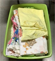 2 Twin Bedding sets & tablecloths,
