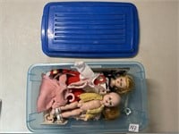 FUN LOT OF VINTAGE DOLLS AND TUB