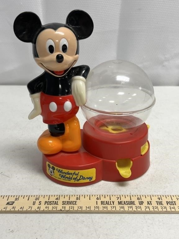 Wonderful World of Disney Mickey Mouse Gumball Mac