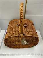 Oval Willow Picnic Basket