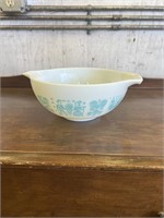 VINTAGE PYREX BOWL