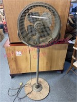 1950's Grey metal floor fan (5ft tall)