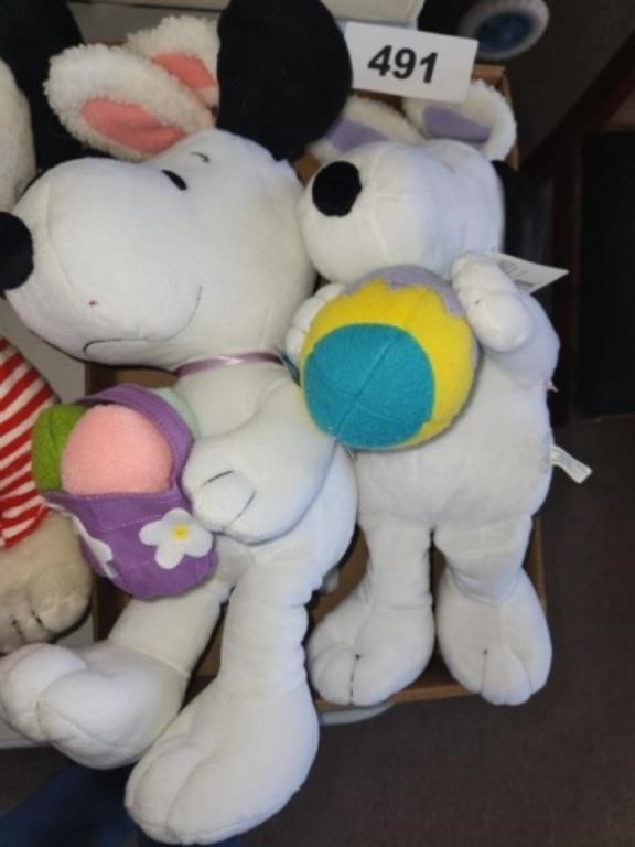 SEVERAL SNOOPY STUFFED ANIMALS