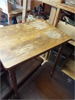 Small Spindle Leg Table