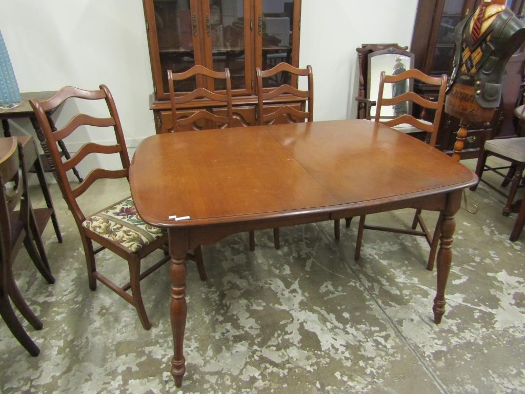 KRUG MAPLE BUTTERFLY EXT. TABLE W/4 CHAIRS