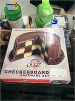 Checkerboard bakeware set