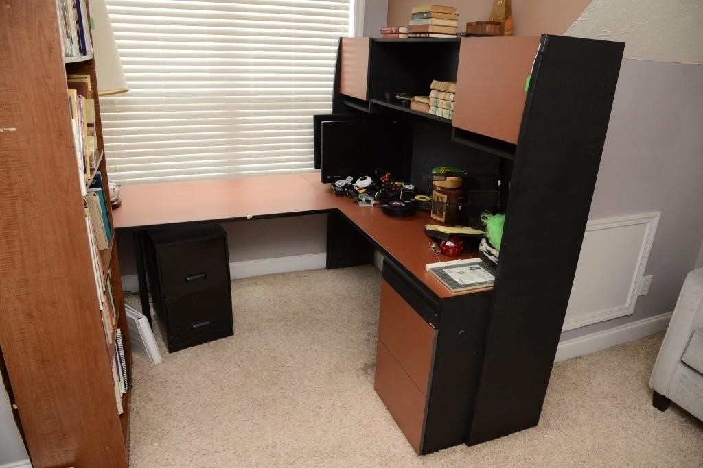 77 X 71 X 64 OFFICE DESK