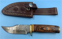 Damascus bladed knife with leather sheath, 8"