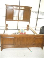 OAK FULL SIZE BED