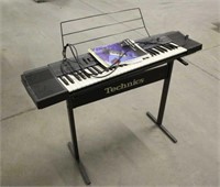 Technics K450 Keyboard w/Stand & Manual