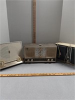 Vintage radios Zenith, Arvin & Admiral.