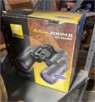 Nikon Zoom  XL 10-22x50 Binoculars With Case/Box
