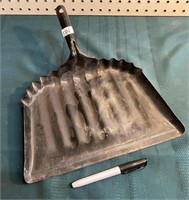 METAL DUST PAN