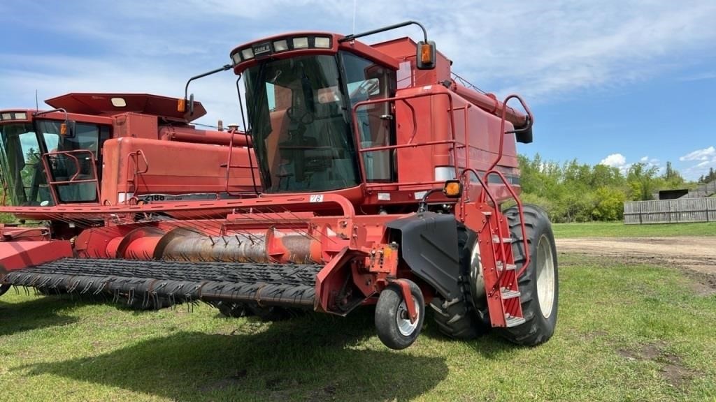 1995 CaseIH 2188 Combine 1015 w/Pick-up Header.