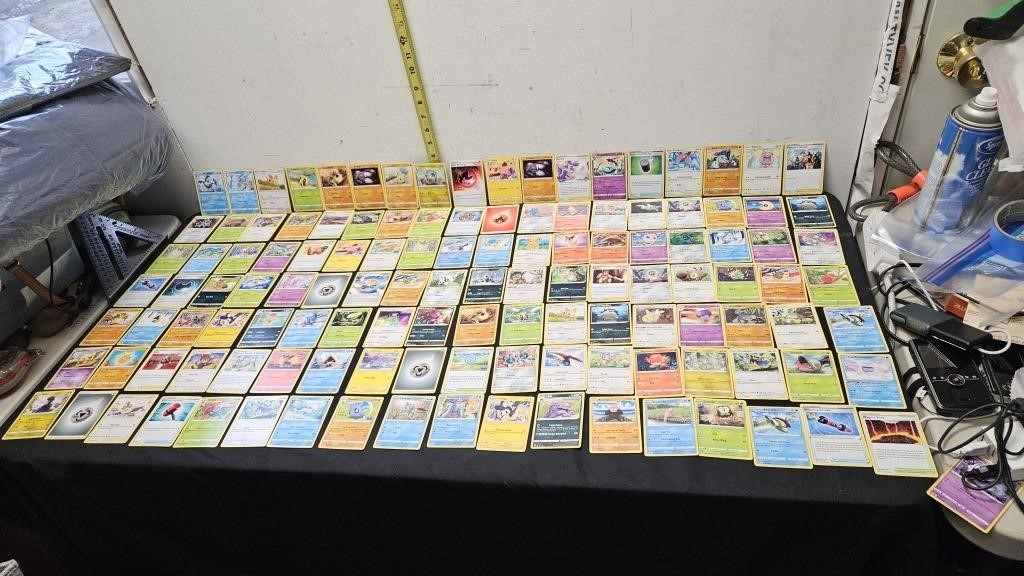 Large lot of pokemon cards.