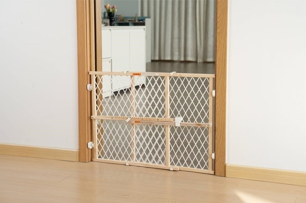 WF995  Parents Choice Baby Doorway Gate 6-24 Mon