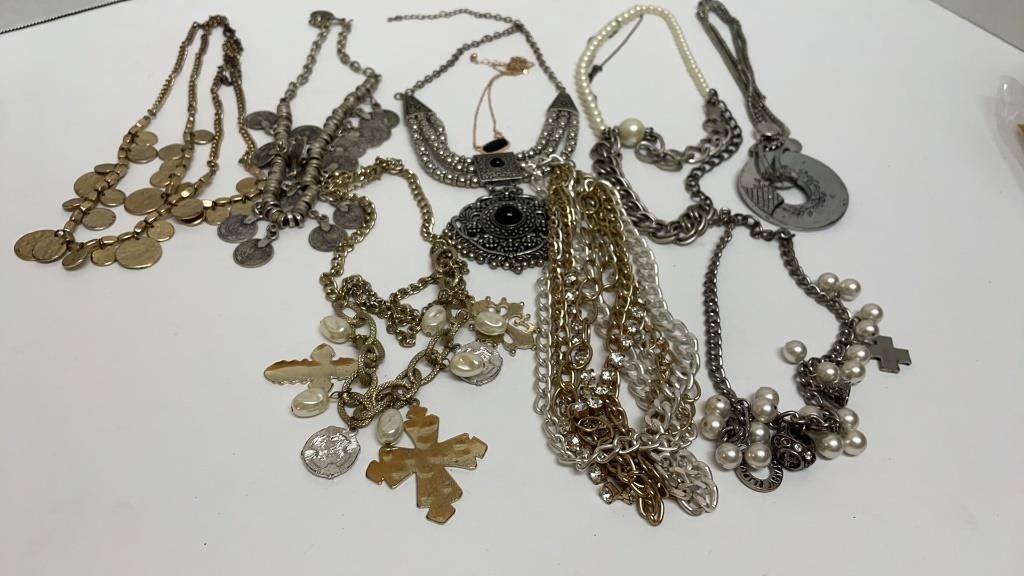 Great Lot of boutique costume jewelry necklaces,