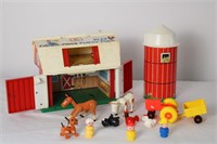 VINTAGE FISHER PRICE TOY PLAY FARM