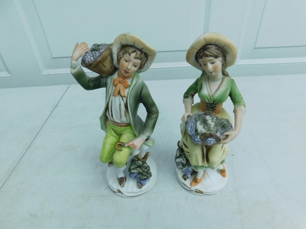 Pair of grape harvest figures, 8.5" tall