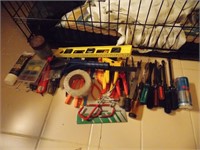 Lot d'outils: Tournevis, pince, exacto