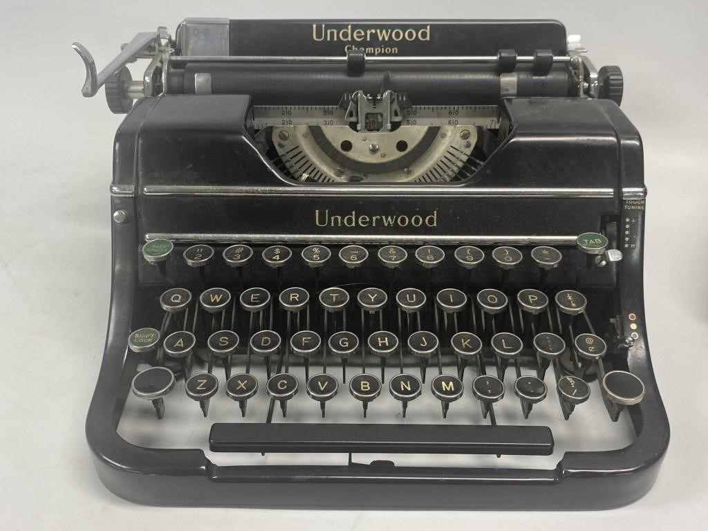 Underwood Champion Manual Typewriter