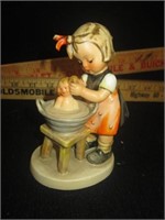 Doll Bath Goebel Hummel Figurine #319