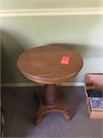 Round oak pedestal table 26 inch