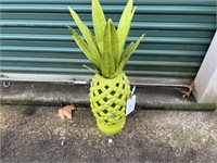 OUTDOORS LIGHTED PINEAPPLE