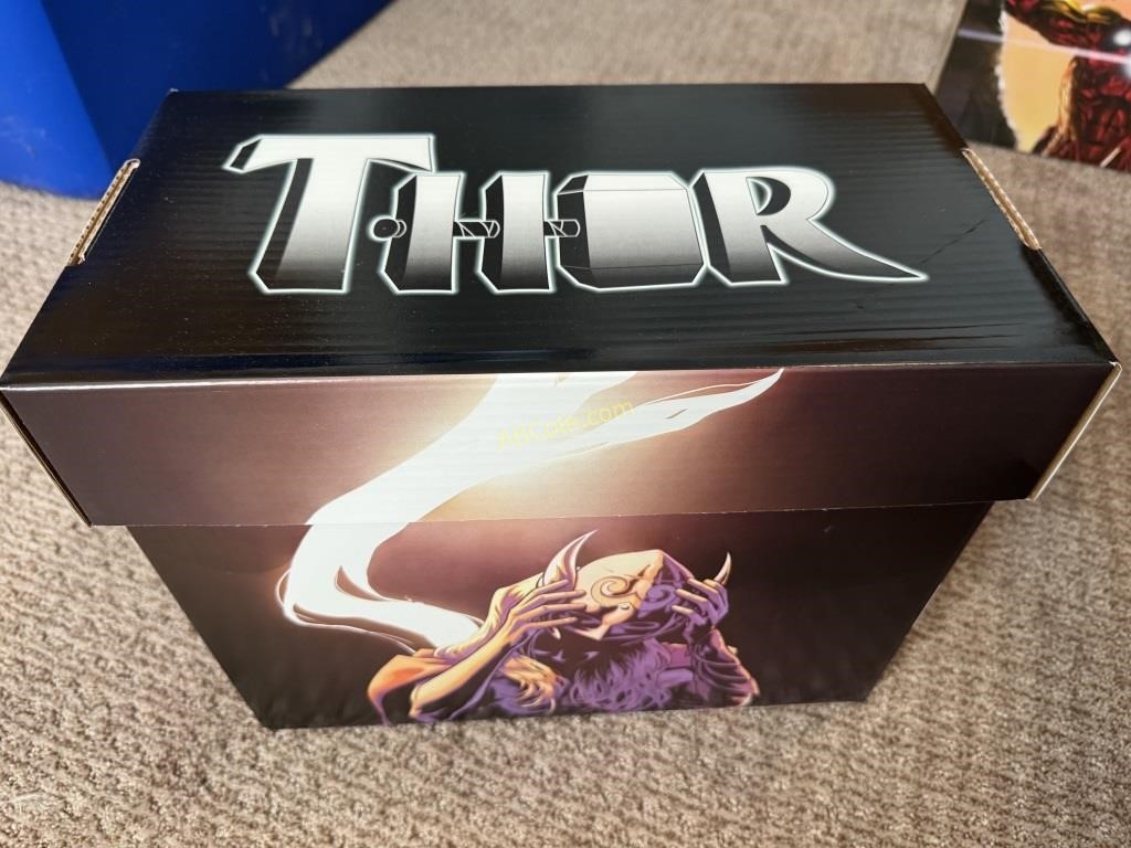 Marvel box filled with comic books (50+) "Thor"