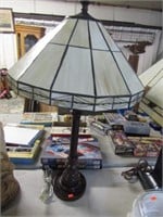 TIFFANY STYLE TABLE LAMP
