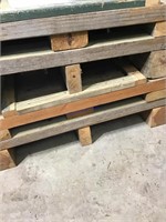 2 wood pallet shelves