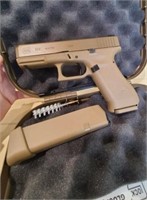 GLOCK 19X 9X19 PISTOL IN CASE w/ EXTRA MAGAZINE