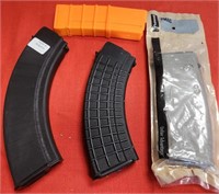 W - MIXED LOT OF AMMUNITION MAGS (W13)
