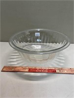 NICE CLEAR GLASS PYREX MIXING BOWL