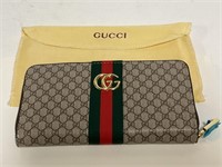 Wallet/Purse marked Gucci w/Dust Bag