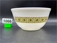 Vintage Pyrex Verde 402 mixing bowl