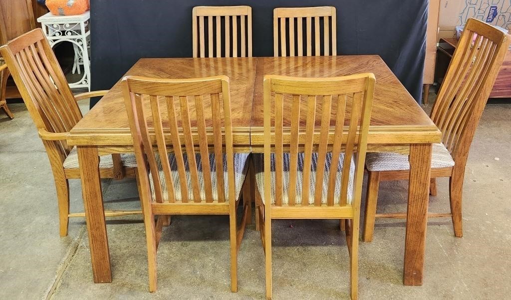 Wooden table with 6 upholstered chairs