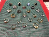 LOT OF 22 COSTUME JEWELRY RINGS