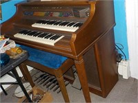 Lowrey double keyboard organ