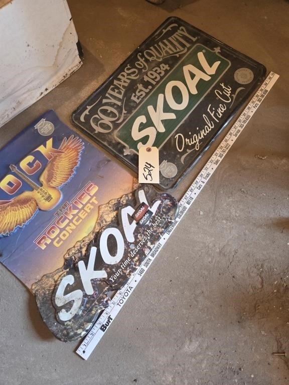 1 Metal Sign and 1 Plastic Signage Advertising