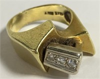 Italy 18k Gold Ring With Clear Stones