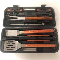 WOODEN HANDLE GRILL SET