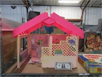 Vintage 1992 Barbie fold n fun doll house