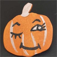 Winking pumpkin wooden pin