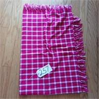 SQUARE RED & WHITE TABLECLOTH (T)