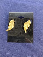 Leaf clip earrings