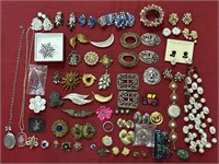 Estate Jewelry Costume: brooches/pins (one