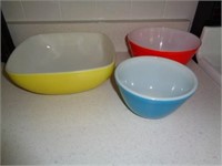 3 Pyrex Bowls
