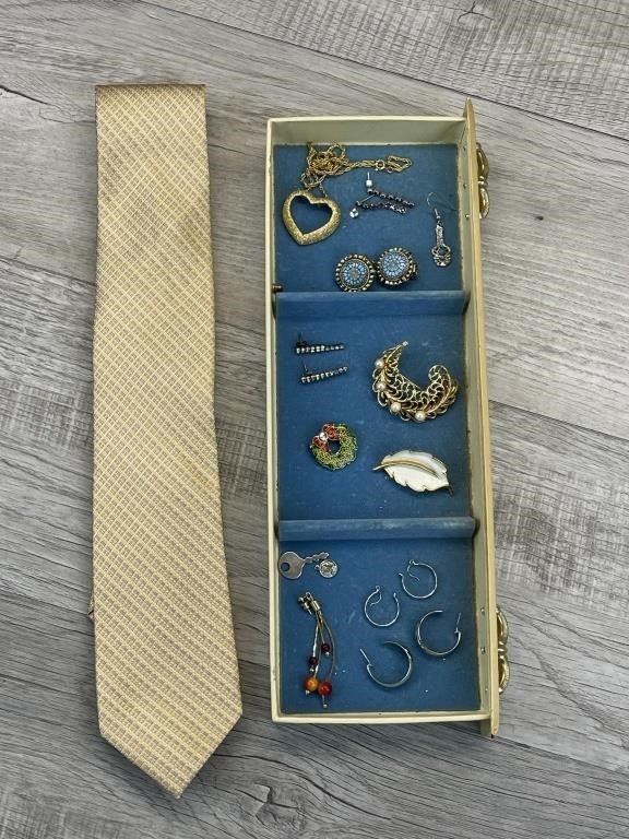 VINTAGE JEWELRY BROOCHES EARRINGS NECKLACE & TIE