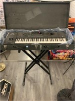 Yamaha w7 music synthesizer/keyboard in coffin